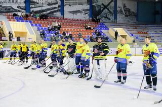 Уважаемые жители, в Темиртау проходит Первенство города по хоккею с шайбой среди любительских команд!