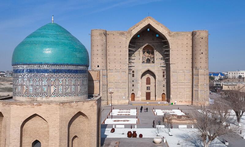 Президент посетил мавзолей Ходжи Ахмеда Яссауи