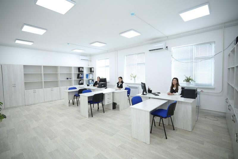 В селе Кендерли открыли новое здание акимата, вручили служебные автомобили