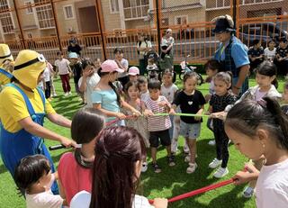 Новый двор для жителей еще одного дома открыли в столичном районе Сарайшык