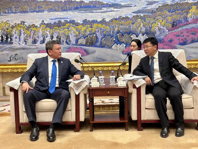 Визит в Китайскую Народную Республику продолжился в городе Урумчи, в Синьцзян-Уйгурском автономном округе