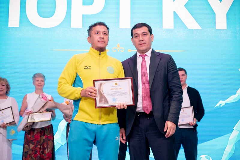 Чемпионам и призёрам Паралимпиады и Сурдлимпиады в Караганде подарили квартиры