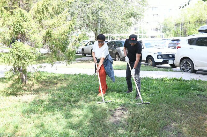 «Таза Қазақстан»: В Астане работники сферы культуры провели экологическую акцию
