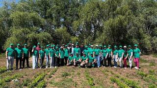 В Минэкологии провели субботник по очистке берега реки Карасу