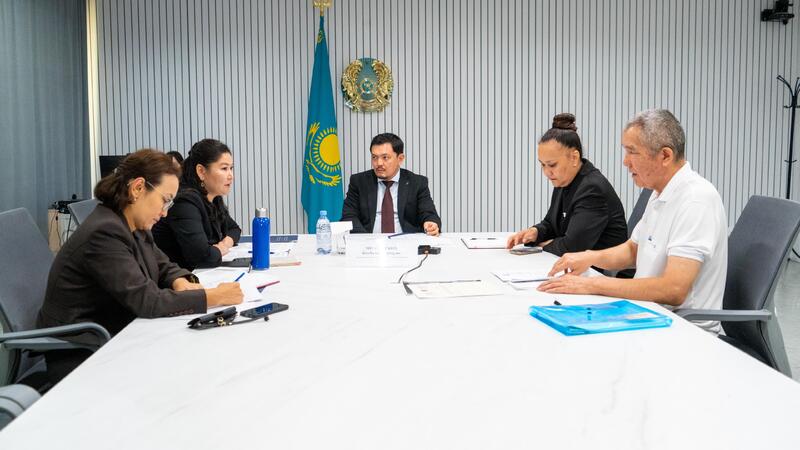 Вице-министр юстиции Бекболат Молдабеков провел личный прием в Центре приема граждан