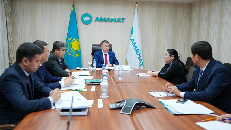 Министр юстиции Республики Казахстан Ерлан Сарсембаев провел прием граждан на площадке общественной приемной партии AMANAT