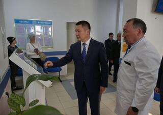 Аким области Асаин Байханов проверил реализацию пилотного проекта «Центр лучших практик»