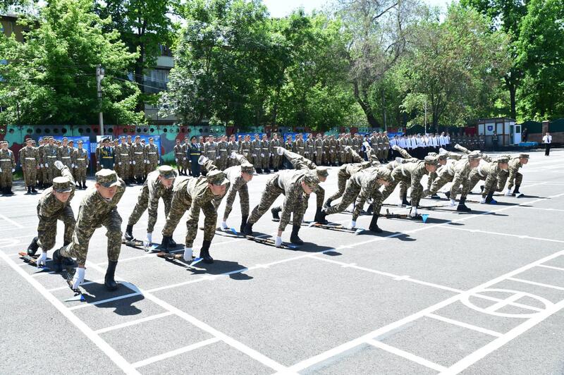 КазНУ провел военно-патриотическое мероприятие «Батырларға тағзым»