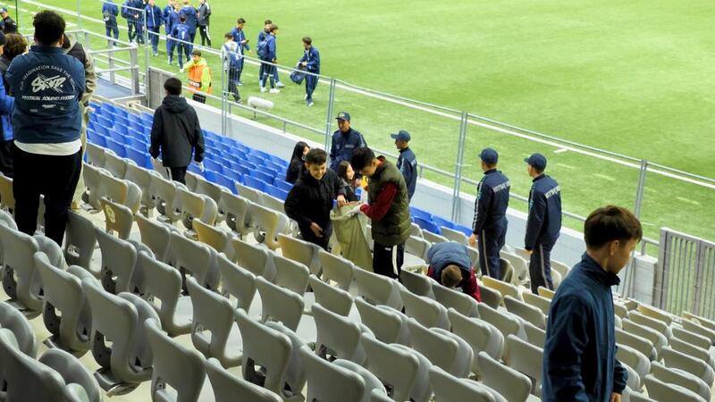 «Таза Қазақстан»: юные столичные футболисты провели экоакцию на матче сборных Казахстана и Коморских островов