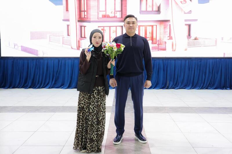 В ШЫМКЕНТЕ КЛЮЧИ ОТ КВАРТИР ПОЛУЧИЛИ НОВЫЕ СЕМЬИ ИЗ ЧИСЛА ОЧЕРЕДНИКОВ