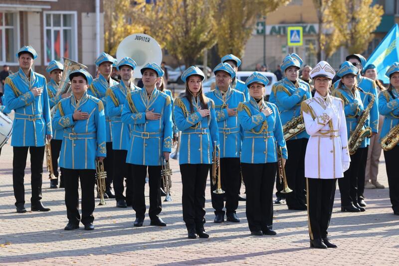 В Рудном состоялась торжественная церемония поднятия Государственного Флага Республики Казахстан в честь Дня Республики