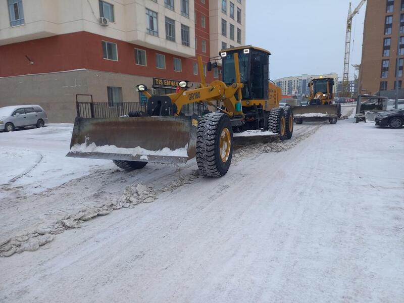 Более 1 300 единиц спецтехники задействованы в снегоуборке в Астане