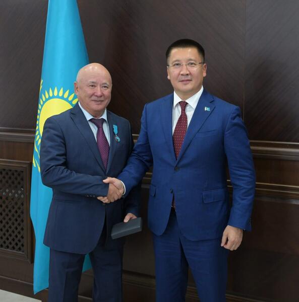 В Павлодарской области вручили медали в честь 30-летия Конституции