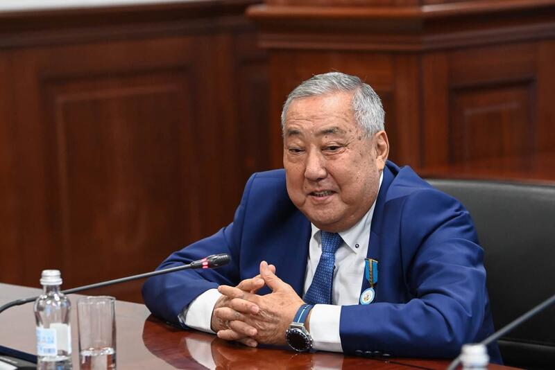 Құрылыс саласының ардагерін мерейтойымен құттықтады