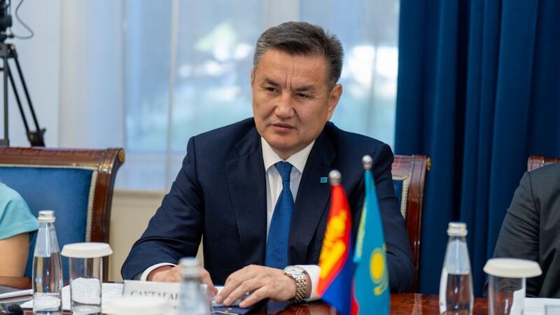 Аким ВКО встретился с послом Монголии