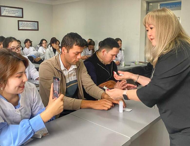 Специалисты КНЦДИЗ поделились опытом и провели приём более 100 пациентов в г. Нукус