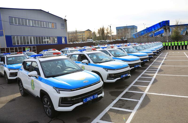 Жамбылские полицейские первыми в стране получили электромобили отечественного производства