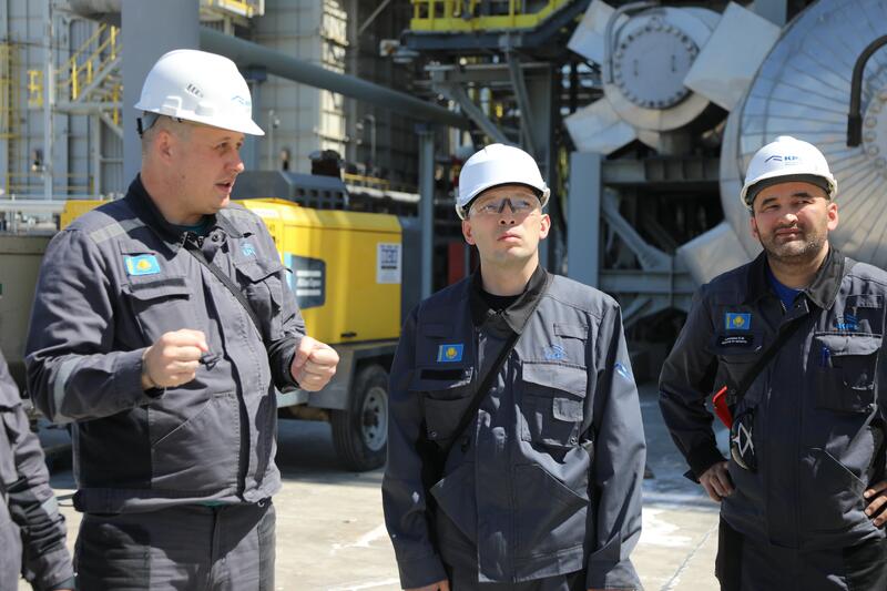 В Атырау проверен ход планового ремонта на газохимическом комплексе KPI