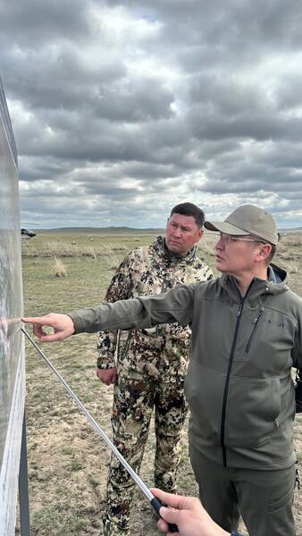 Аким области Асаин Байханов совершил облет Баянаульского района, ознакомился с ходом сброса воды с водохранилищ «Акжар» и «Каратока» Карагандинской области, а также оценил состояние лиманов