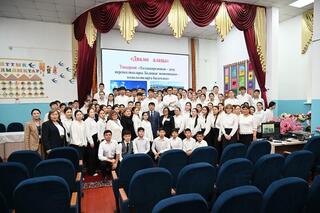 Аким города Ернат Бәзіл встретился с учениками средней школы №4