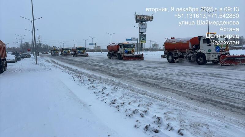 Более трех тысяч дорожных рабочих вышли на снегоуборочные работы в Астане