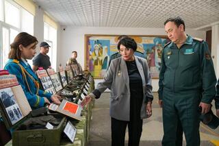 В Жанакоргане военнослужащие Минобороны провели встречи со школьниками и посадили деревья