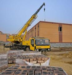 Аким Павлодарской области Асаин Байханов посетил село Атыгай близ Экибастуза, где проверил ход строительства новой школы