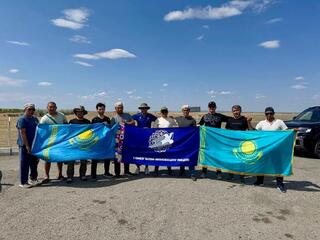 «По пути Абая»: отцы и педагоги лицея за три дня верхом преодолели 180 километров