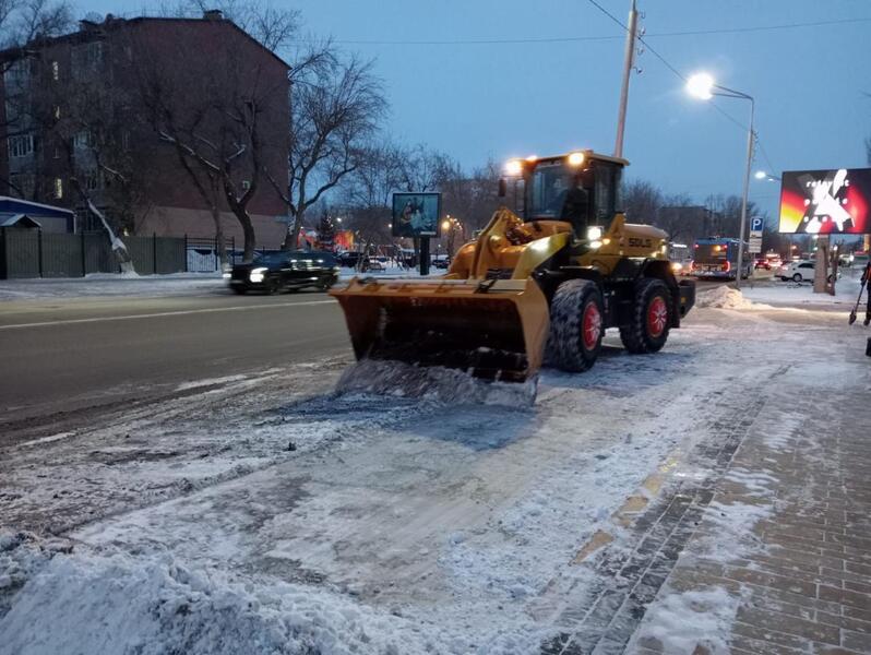 Более 1 700 единиц спецтехники задействованы в уборке снега в Астане