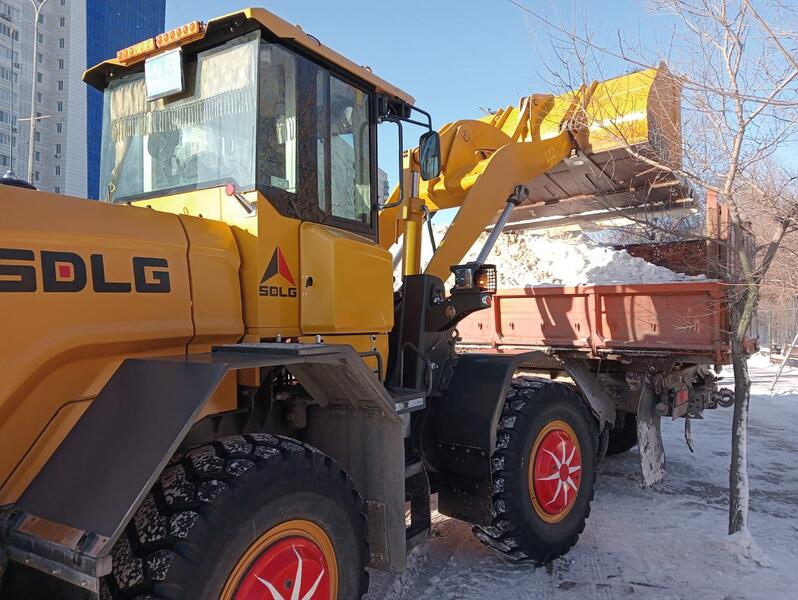 Более 1 700 единиц спецтехники задействованы в уборке снега в Астане