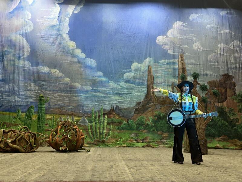 Новогодняя ёлка: праздник радости и детских улыбок