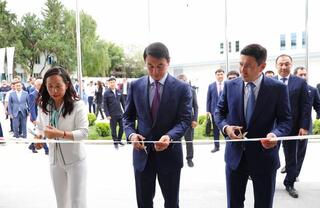 Аким Алматы Дархан Сатыбалды принял участие в открытии нового логистического терминала Zhetysu
