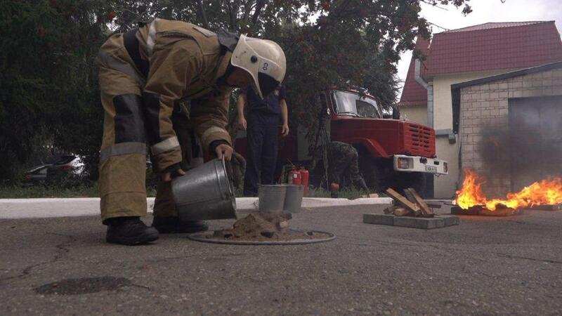 ДЧС ВКО обучили школьников правилам тушения пожара