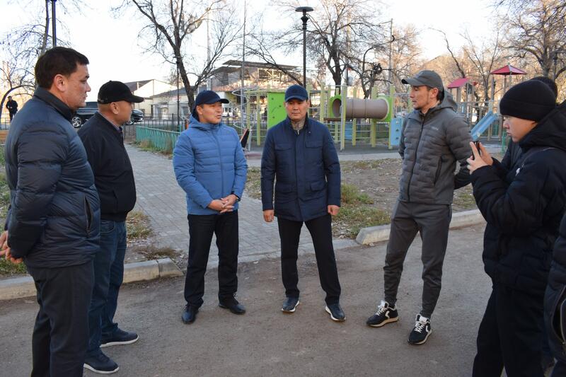 Аким города Ернат Бәзіл ознакомился с состоянием аварийных домов