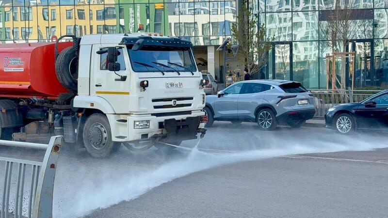 В Астане продолжается масштабная уборка после зимы