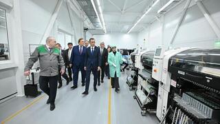 Спикер Сената встретился с работниками предприятий Карагандинской области и выступил с лекцией перед молодёжью