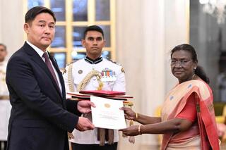 Посол Казахстана в Индии вручил верительные грамоты Президенту Индии