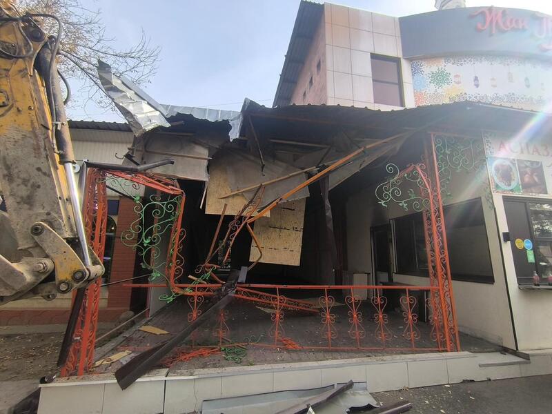 В Алматы по решению суда под снос попало очередное кафе