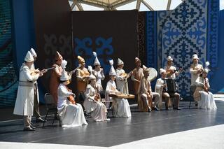 Единение традиций и современности: масштабный праздник к Национальному дню домбры прошел в Астане