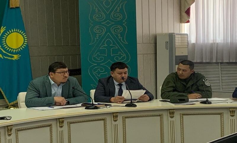 Аққұбамен шабындықтағы эротикалық секс Жаңа сиездік порно