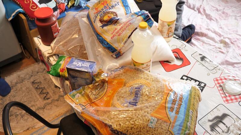 «Марафон добрых дел»: в Астане сотням семей вручили продуктовые корзины