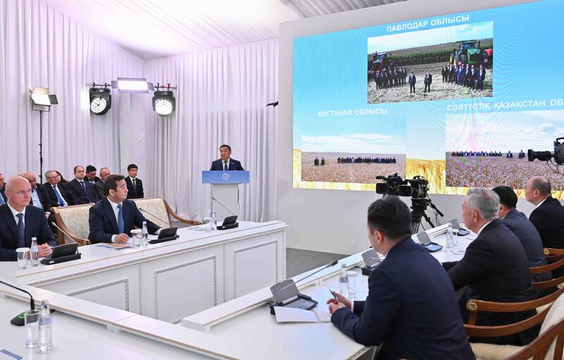 Президент Касым-Жомарт Токаев провел совещание по вопросу уборочной кампании