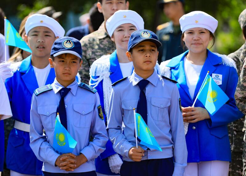 Глава региона принял участие в церемонии поднятия Государственного флага