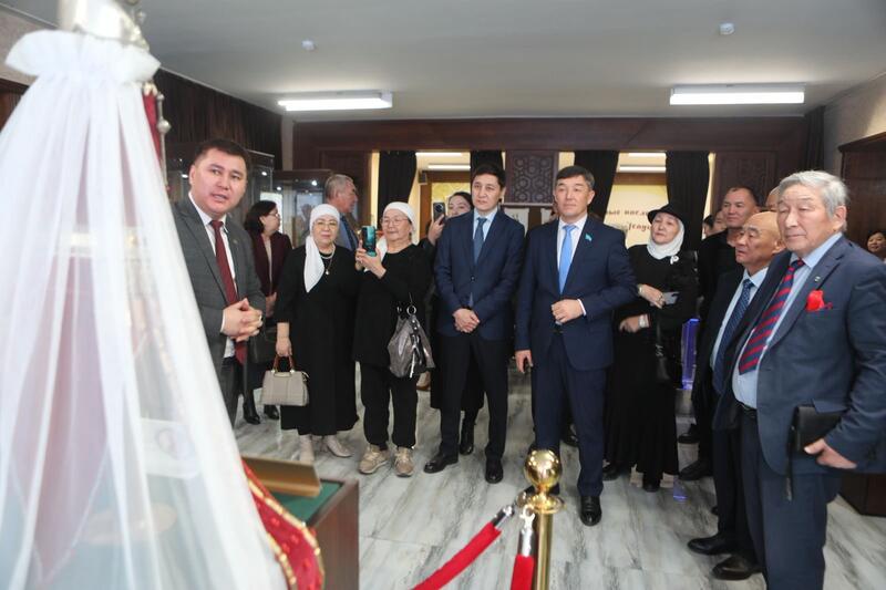 В ТУРКЕСТАНЕ ПРОШЛА ВЫСТАВКА «РУХ САРДАРЫ», ПОСВЯЩЕННАЯ 95-ЛЕТИЮ УЗБЕКАЛИ ЖАНИБЕКОВА