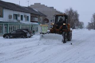 В Бородулихинском районе проводятся работы по очистке снега
