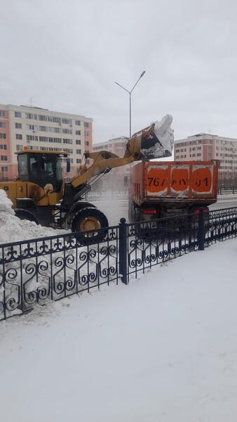 В Астане для очистки города от снега задействовано более 1 800 единиц спецтехники
