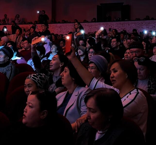 Актюбинцы выразили уважение, встав во время исполнения песни «Әлия»