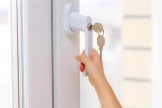 Ситуация с выпадением детей из окон: какие меры профилактики принимаются в Астане