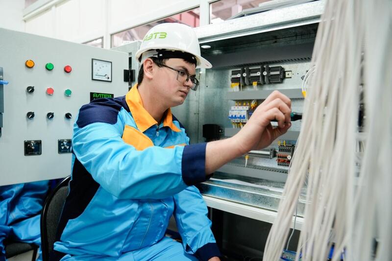 «Путь в профессию: от колледжа к производству»: молодежь столицы провела встречу на электротехническом заводе