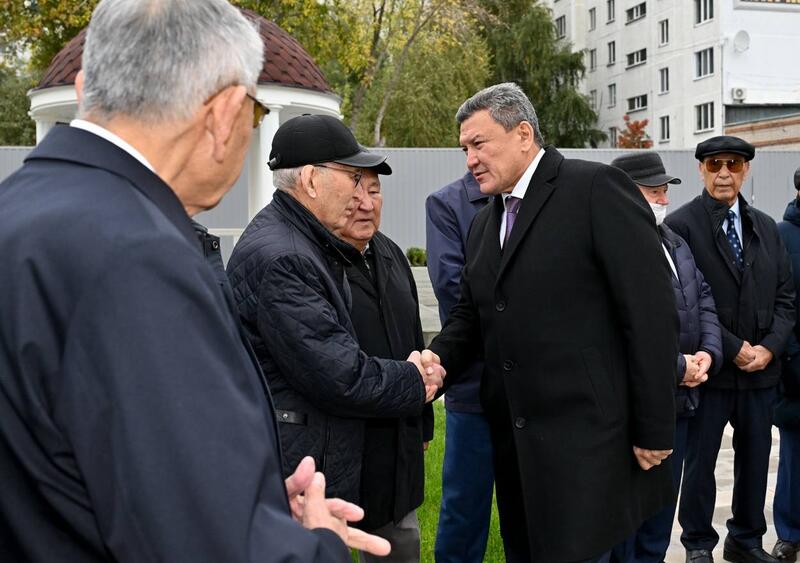 В честь Дня пожилых людей аким области встретился с ветеранами